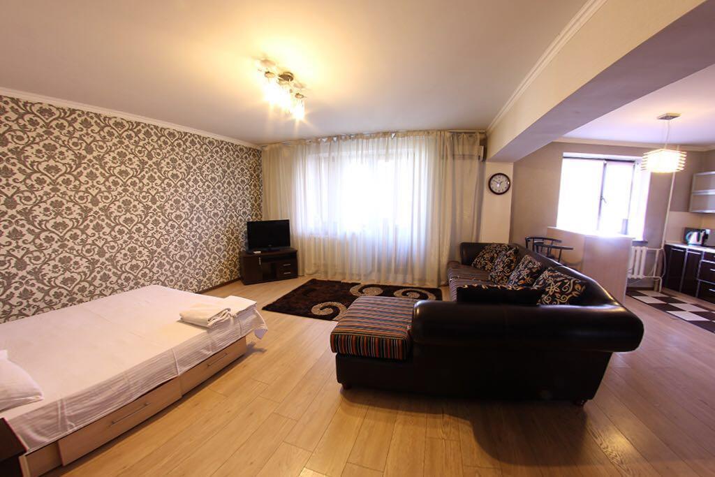 Apartments On Shevchenko 129 Almaty Ngoại thất bức ảnh